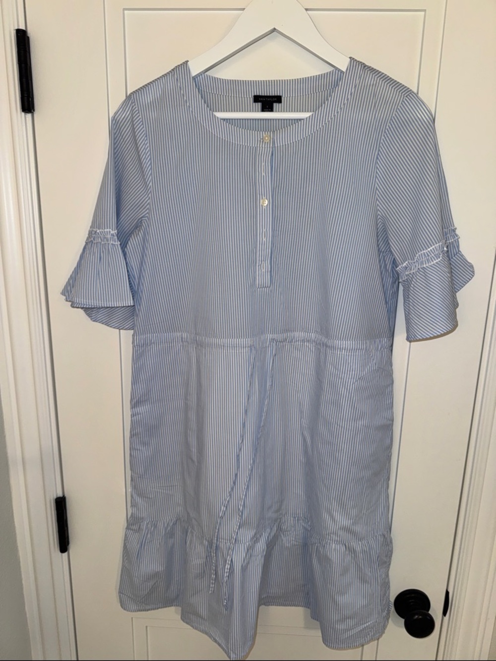 Ann Taylor Light Blue Striped Ruffle-Sleeve Tie-Waist Dress with pockets. Small.